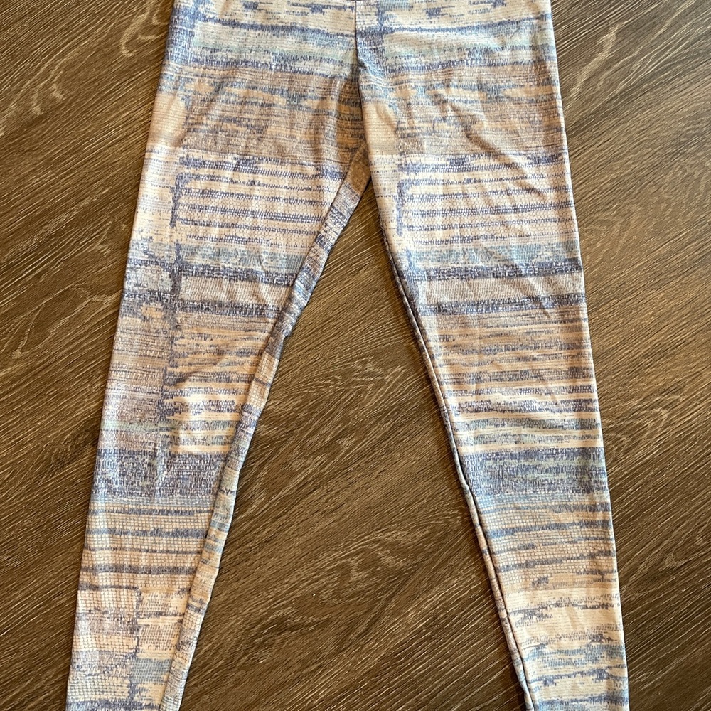 Onzie Brand Yoga Pants, Leggings Blue and Cream Pattern , Very Soft, Unique S/M